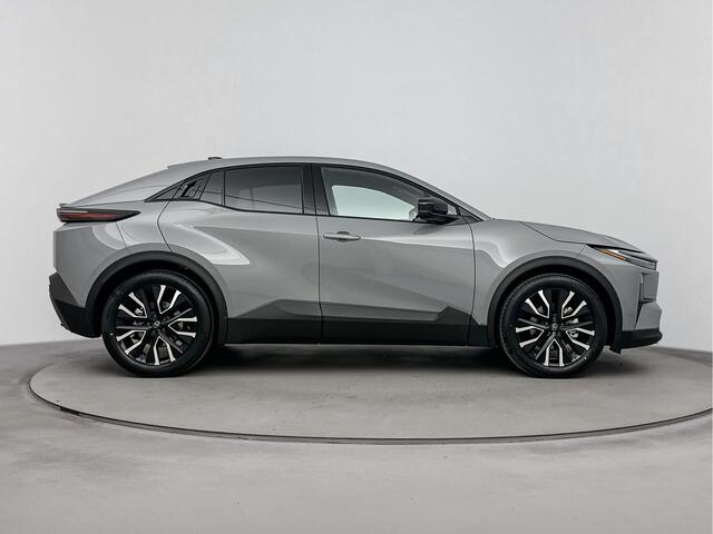 Toyota C-HR First Edition 77 kWh | Apple Carplay & Android Auto | Parkeercamera | * | Direct leveren |