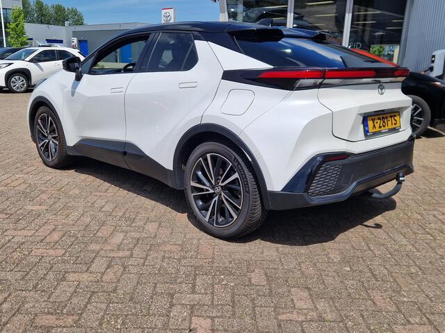 Toyota C-HR 1.8 Hybrid 140 Executive met panoramadak en Trekhaak