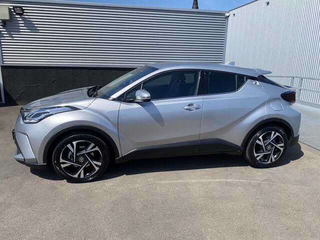 Toyota C-HR 2.0 Hybrid Dynamic Trekhaak, Dodehoekdetectie, Smart Key, Parkeersensoren, Privacy glass, All-season banden, LMV, NL-auto