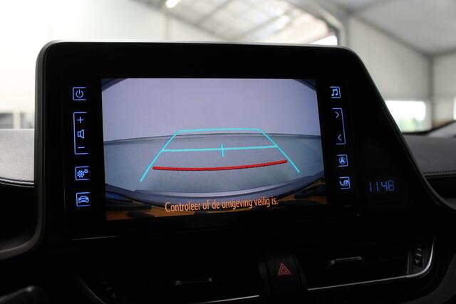 Toyota C-HR 1.8 Hybrid Dynamic, RIJKLAAR, LEER | TREKHAAK | STOEL/STUUR VERWARMING | NAVIGATIE