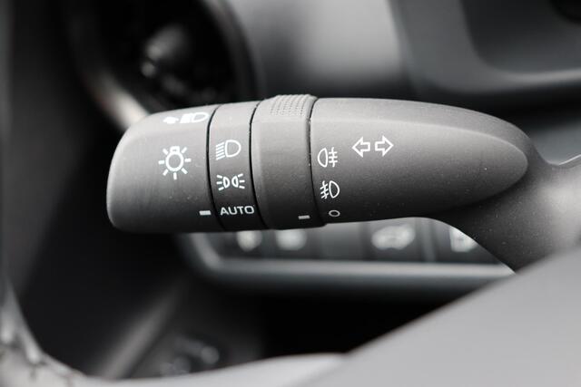 Toyota C-HR 1.8 Hybrid 140 First Edition Limited, Bitone , Elek achterklep, Stoelverwarming.