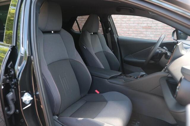 Toyota C-HR 2.0 Plug-in Hybrid 220pk Dynamic | Private Lease vanaf ¤ 549,- p.m.