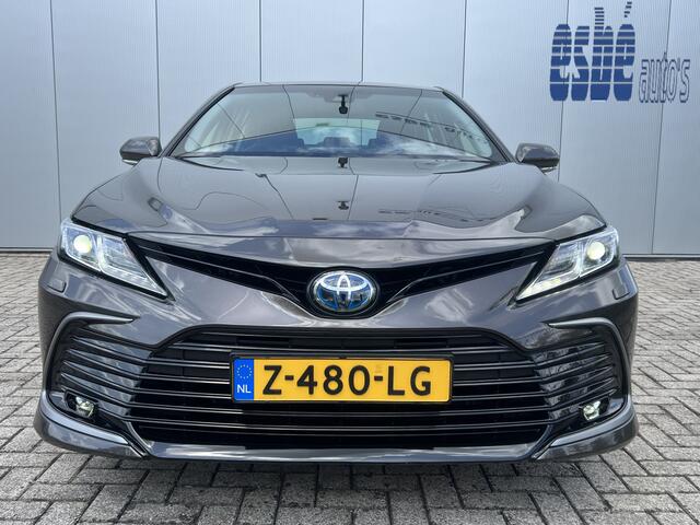 Toyota CAMRY 2.5 Hybrid Dynamic Navigatie ACC Camera Led Koplampen 18 Inch Velgen Apple Carplay Elek Stoel Stoelverwarming DAB Parkeersensoren v+a NL Auto 1e Eigenaar BTW Auto