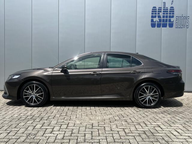Toyota CAMRY 2.5 Hybrid Dynamic Navigatie ACC Camera Led Koplampen 18 Inch Velgen Apple Carplay Elek Stoel Stoelverwarming DAB Parkeersensoren v+a NL Auto 1e Eigenaar BTW Auto