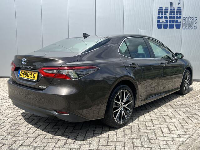 Toyota CAMRY 2.5 Hybrid Dynamic Navigatie ACC Camera Led Koplampen 18 Inch Velgen Apple Carplay Elek Stoel Stoelverwarming DAB Parkeersensoren v+a NL Auto 1e Eigenaar BTW Auto