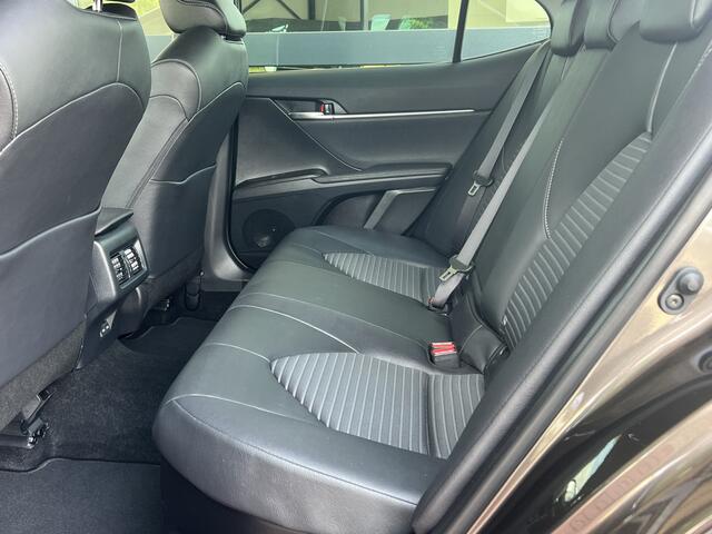 Toyota CAMRY 2.5 Hybrid Dynamic Navigatie ACC Camera Led Koplampen 18 Inch Velgen Apple Carplay Elek Stoel Stoelverwarming DAB Parkeersensoren v+a NL Auto 1e Eigenaar BTW Auto