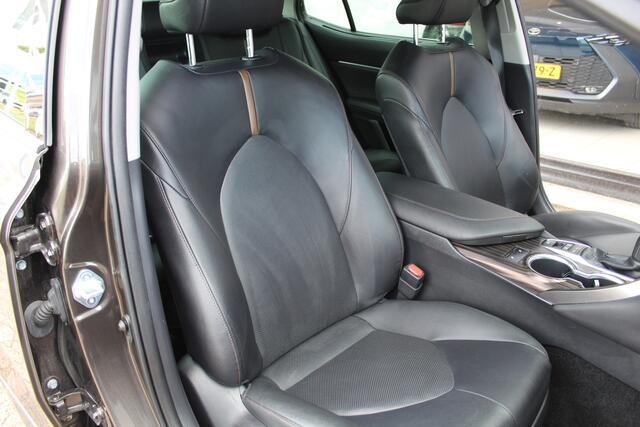 Toyota CAMRY 2.5 Hybrid Premium | Rijklaar | Head Up | Blind Spot | Leder | Stoelverw. | JBL | Dealer onderhouden | Adap.cruise | Clima 3-zones | NL-auto