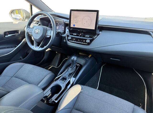 Toyota COROLLA 1.8 Hybrid First Edition I Trekhaak I Half-leder I Keyless