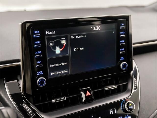 Toyota COROLLA Touring Sports 1.8 Hybrid Sport Automaat (APPLE CARPLAY, NAVIGATIE, ADAPTIVE CRUISE, KEYLESS, SPORTSTOELEN, CAMERA, TREKHAAK, ZWART HEMEL, NIEUWSTAAT)