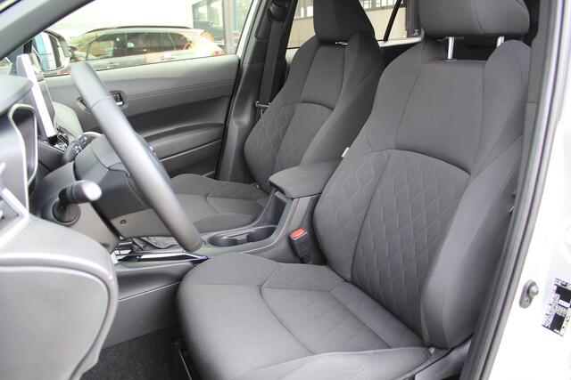 Toyota COROLLA Cross 2.0 High Power Hybrid First Edition | Rijklaar | Stoel-/stuurverw. | Blind Spot | El.achterklep | LED | Sensoren v+a | Navi | Apple/Android