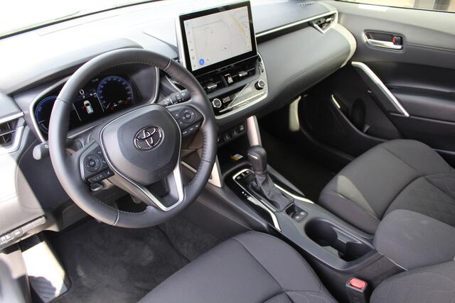 Toyota COROLLA Cross 2.0 High Power Hybrid First Edition | Rijklaar | Stoel-/stuurverw. | Blind Spot | El.achterklep | LED | Sensoren v+a | Navi | Apple/Android