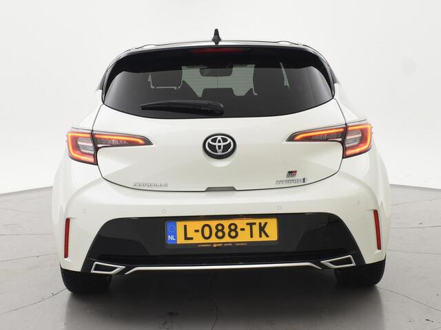 Toyota COROLLA 2.0 HYBRID 184 PK GR-SPORT PLUS BI-TONE *13.792 KM* + JBL | HEAD-UP | STOELVERW. | CAMERA | LED | 18 INCH
