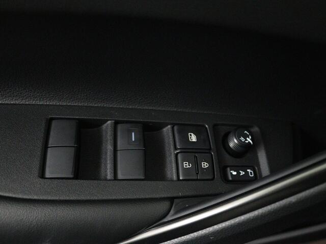 Toyota COROLLA Cross Hybrid 180 Executive | All-season banden | Treeplanken |