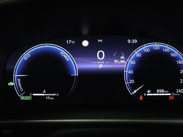 Toyota COROLLA Cross Hybrid 180 Executive | All-season banden | Treeplanken |