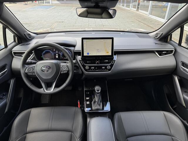 Toyota COROLLA Cross Hybrid 180 Executive **STOEL EN STUURWIELVERWARMING/ DODEHOEK DETECTIE/ 360 CAMERA/ PARKEERSENSOREN**