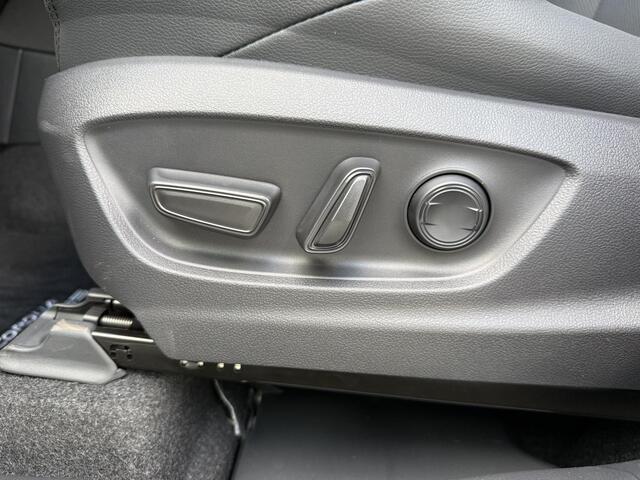 Toyota COROLLA Cross Hybrid 180 Executive **STOEL EN STUURWIELVERWARMING/ DODEHOEK DETECTIE/ 360 CAMERA/ PARKEERSENSOREN**