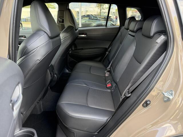 Toyota COROLLA Cross Hybrid 180 Executive **STOEL EN STUURWIELVERWARMING/ DODEHOEK DETECTIE/ 360 CAMERA/ PARKEERSENSOREN**