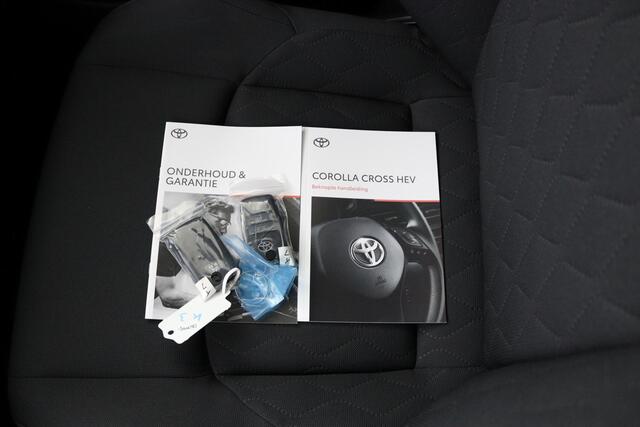 Toyota COROLLA Cross Hybrid 140 Dynamic | Nieuw uit voorraad leverbaar! | 10 Jaar garantie! |