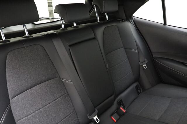 Toyota COROLLA 1.8 Hybrid Dynamic | Navigatie via Carplay | LED verlichting | Trekhaak | Camera | Keyless | Lichtmetalen velgen