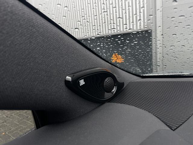 Toyota COROLLA Touring Sports Hybrid 200 Premium | Panoramadak | Trekhaak | All-season banden Allerduurste type