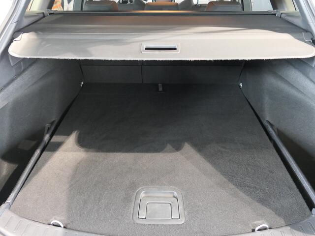 Toyota COROLLA Touring Sports 1.8 Hybrid Active * Parkeerassistent & Camera * - Stoel en stuurverwarming, sensor V+A, adaptive cruise