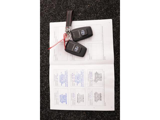 Toyota COROLLA 1.8 Hybrid Active | Apple Carplay/Android Auto | Parkeercamera | Adaptieve Cruise Control |