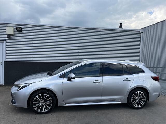 Toyota COROLLA Touring Sports 1.8 Hybrid First Edition Parkeersensoren, Keyless, Elek. Achterklep, NL-auto, Apple CarPlay / Android Auto, LM velgen, Metallic lak, Adaptieve Cruise control, BTW-Auto!