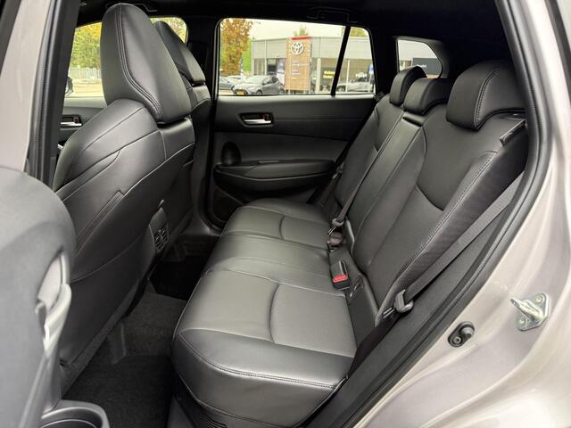 Toyota COROLLA Cross Hybrid 180 Executive **NIEUWE AUTO/ PANORAMADAK/ MJ 2025/ DIRECT LEVERBAAR**
