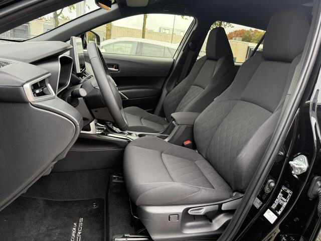 Toyota COROLLA Cross Hybrid 140 Style **DODEHOEK DETECTIE/ STOEL EN STUURWIELVERWARMING/ KEYLESS/ GARANTIE**