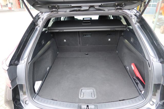 Toyota COROLLA Touring Sports 1.8 Hybrid Business Plus I NL-auto 52dkm!