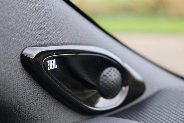 Toyota COROLLA Touring Sports Hybrid 200 Executive, Apple Carplay, Android Auto, JBL Audio, BSM, Parkeersensoren, Parkeercamera, Stoelverwarming, Heads up display