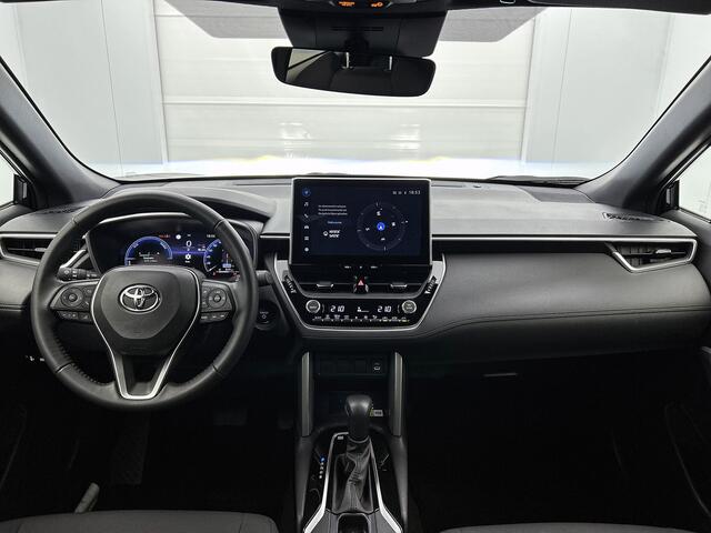 Toyota COROLLA Cross Hybrid 140 Style | Draadloze Telefoonlader | Elektrische Achterklep | Parkeersensoren V+A |
