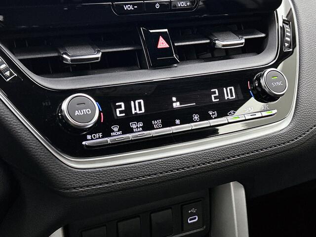 Toyota COROLLA Cross Hybrid 140 Style | Draadloze Telefoonlader | Elektrische Achterklep | Parkeersensoren V+A |