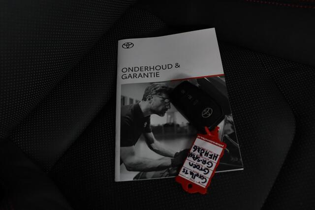 Toyota COROLLA Touring Sports Hybrid 200 GR Sport Plus | Schuif/Kantel dak | Navigatie | Parkeer sensoren |