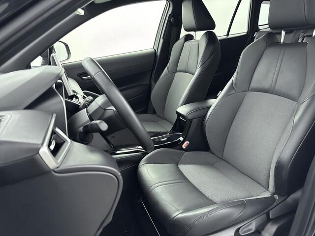 Toyota COROLLA Cross 2.0 High Power Hybrid First Edition | Parkeersensoren V+A | Stoelverwarming | Bekleding Leder/stof |