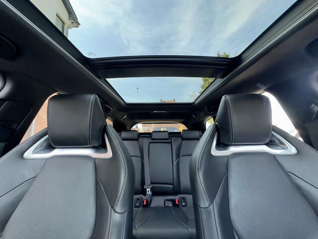 Toyota COROLLA Touring Sports 2.0 HYBRID PREMIUM AUTOM PANODAK LEDER NAVI CAMERA LED LMV PDC