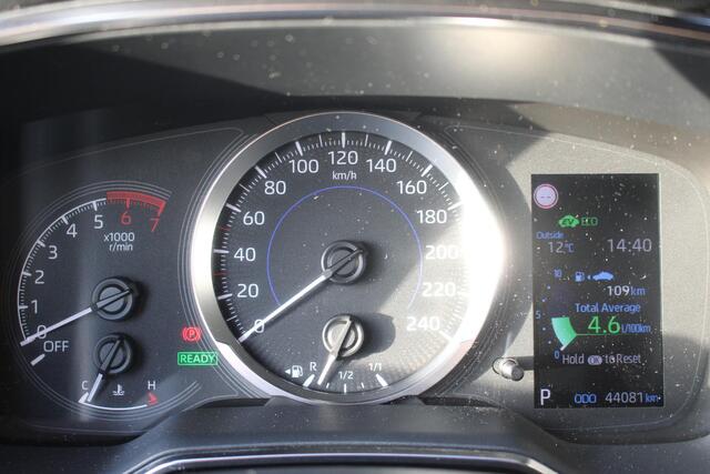 Toyota COROLLA 1.8 Hybrid Active Automaat | Climate control | Trekhaak | Achteruitrij camera | All season banden