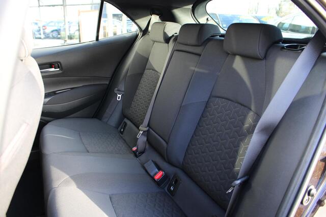 Toyota COROLLA 1.8 Hybrid Active Automaat | Climate control | Trekhaak | Achteruitrij camera | All season banden