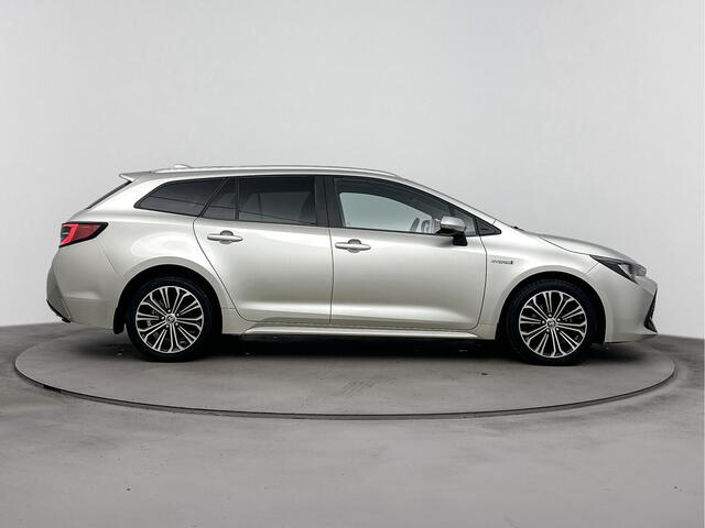Toyota COROLLA Touring Sports 1.8 Hybrid Dynamic | 1E Eig! | Parkeercamera Achter | Stoelverwarming | Draadloze Telefoonlader | 17'' Lichtmetalen Velgen | Apple Carplay/Android Auto |