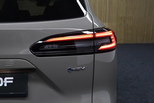 Toyota COROLLA Cross Hybrid 180 Executive | Outdoor Pack ¤ 3.500,- voorraad voordeel! | Adaptive-cruise | JBL Audio | Leder | 360° Camera | Clima | Parkeerhulp | Elek. Achterklep | Apple Carplay & Android Auto | Winterpakket | Keyless | Dodehoekdet