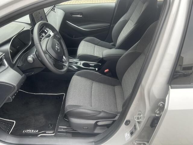 Toyota COROLLA TS Hybrid 140 Dynamic | Apple Carplay | Privacy glass | Stoelverwarming| Parkeersensoren voor en achter