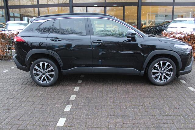 Toyota COROLLA Cross Hybrid 140 Style Plus | Rijklaar | Stoel-/stuurverw. | El.achterklep | Keyless | Adap.cruise | LED | Parkeersens. v+a | Apple/Android | Navi