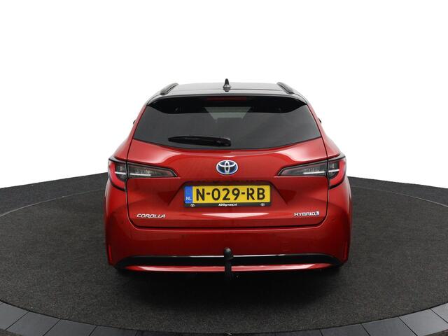 Toyota COROLLA Touring Sports 1.8 Hybrid Executive | Trekhaak | Head Up Display | Navigatie | PDC Rondom | Keyless Entry | Stoelverwarming |