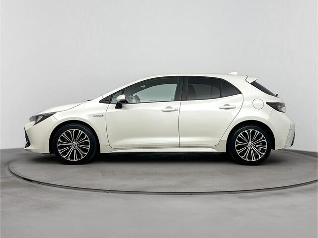 Toyota COROLLA 1.8 Hybrid Style | Stoelverwarming | Parkeercamera | Apple Carplay / Android Auto | Parkeersensoren Achter |