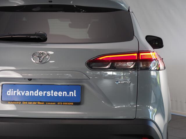 Toyota COROLLA Cross Hybrid 140 Style | Dodehoekdetectie | Toyota Safety Sense 3 | Voorstoelen- en Stuurwiel Verwarmd | Apple CarPlay/ Android Auto | Adaptive Cruise Control | Achteruitrijcamera | Draadloos Telefoonlader