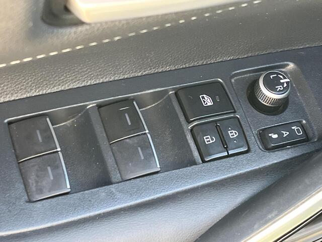 Toyota COROLLA Touring Sports 2.0 Hybrid GR-Sport | Carplay | Stoelverwarming | Sportstoelen | Inparkeerhulp |