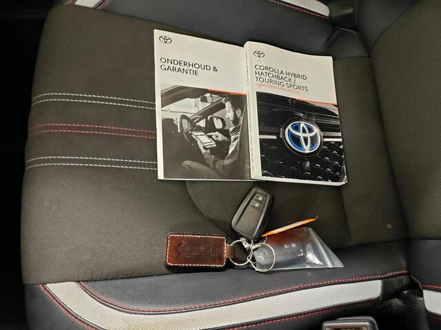 Toyota COROLLA Touring Sports 2.0 Hybrid GR-Sport 1e Eigenaar | Volledig Onderh | NL-Auto | BTW | Camera | Stoelverwarming | ACC | Carplay | Bots | Full LED | Keyless | LMV | PDC
