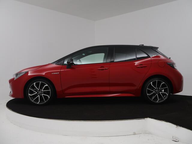 Toyota COROLLA 1.8 Hybrid Executive | Navigatie | PDC | Trekhaak | Stuur-Stoelverwarming | Leseman per 12-2 ivm velgen herstel