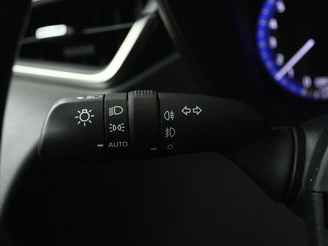 Toyota COROLLA 1.8 Hybrid Executive | Navigatie | PDC | Trekhaak | Stuur-Stoelverwarming | Leseman per 12-2 ivm velgen herstel