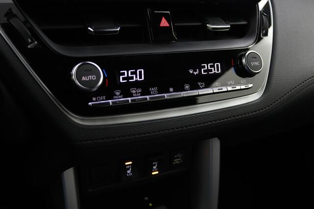 Toyota COROLLA Cross Hybrid 140 Style | leder / Stof bekleding | Stoelverwarming | Electrische achterklep |